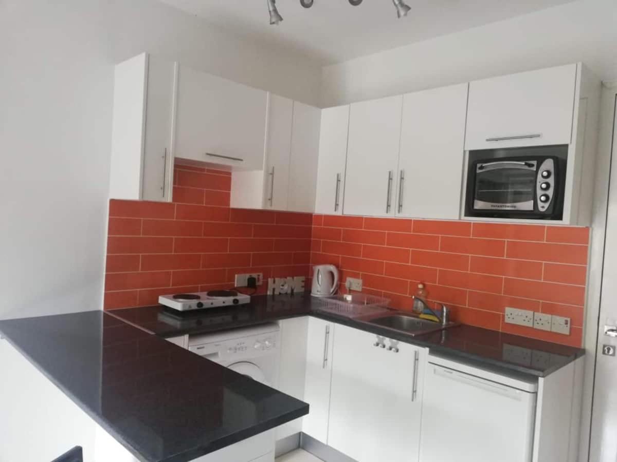 Cozy 1 Bedroom Apartment Close To The Beach Paphos Ngoại thất bức ảnh